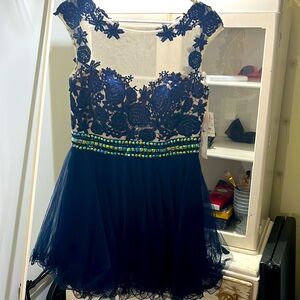 Women’s formal dress in size 11/12.
